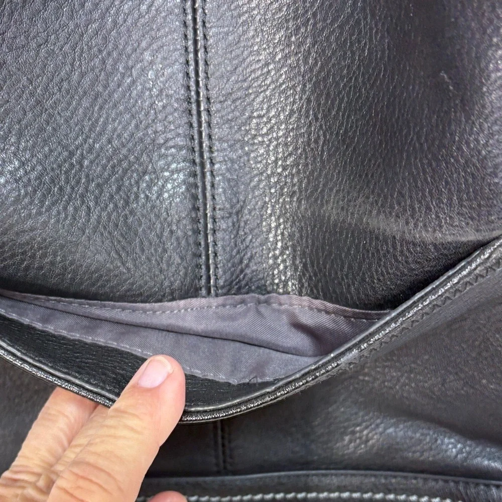 🍌The Sak Black Leather Crossbody Bag: